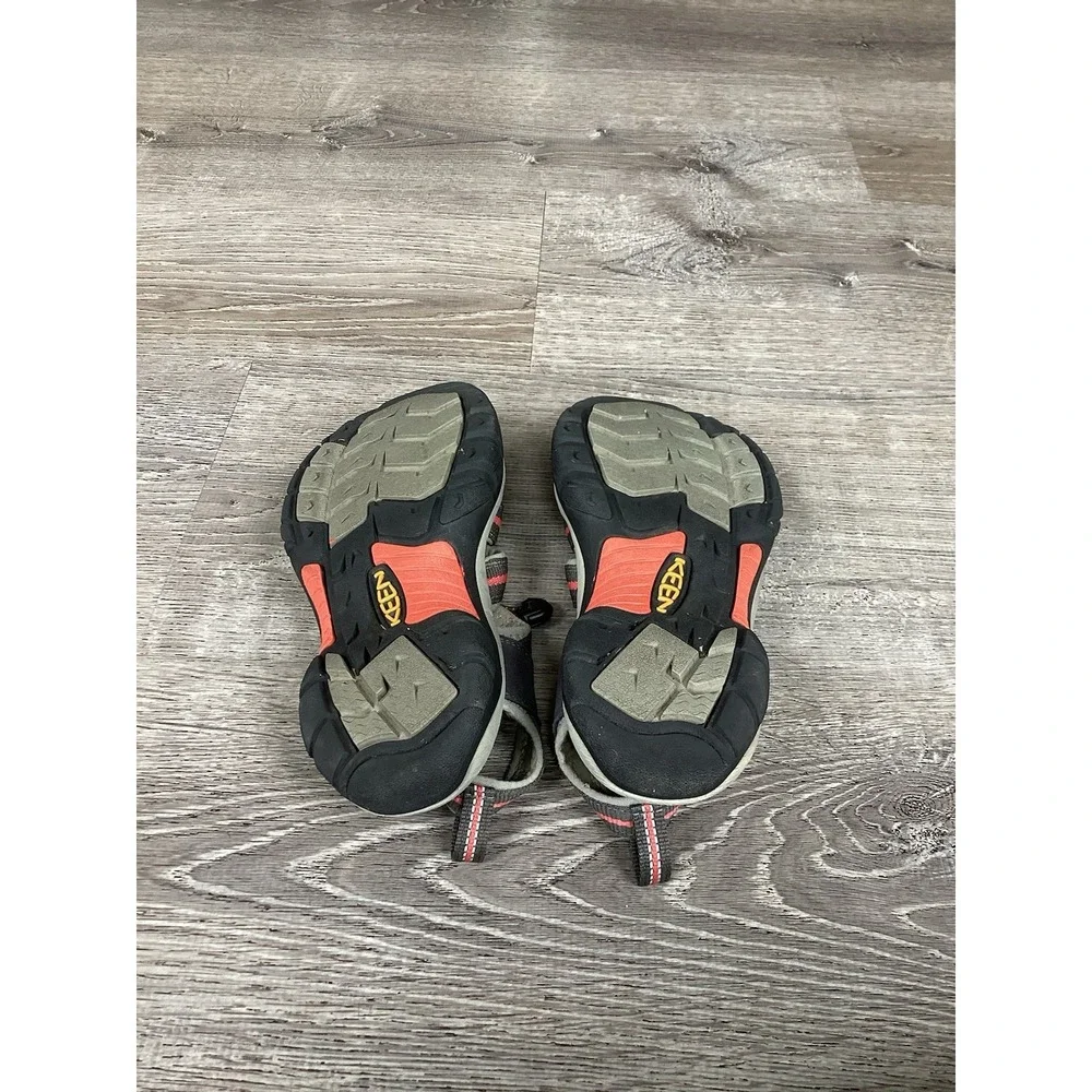 KEEN Womens Size 6 Newport H2 Grey Magnet Coral Pink Hiking Kayaking Sandals